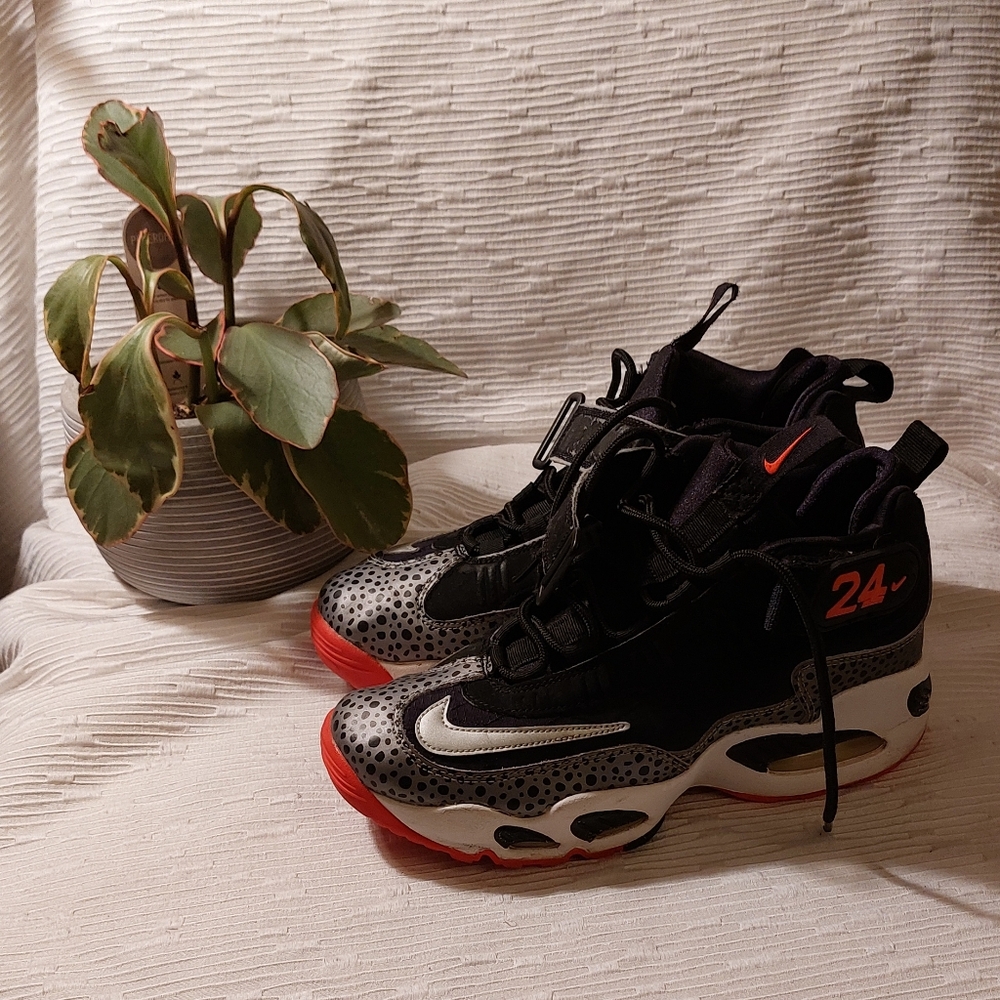 Nike Kids Black and Red Athletic Shoes - Picture 1 of 12